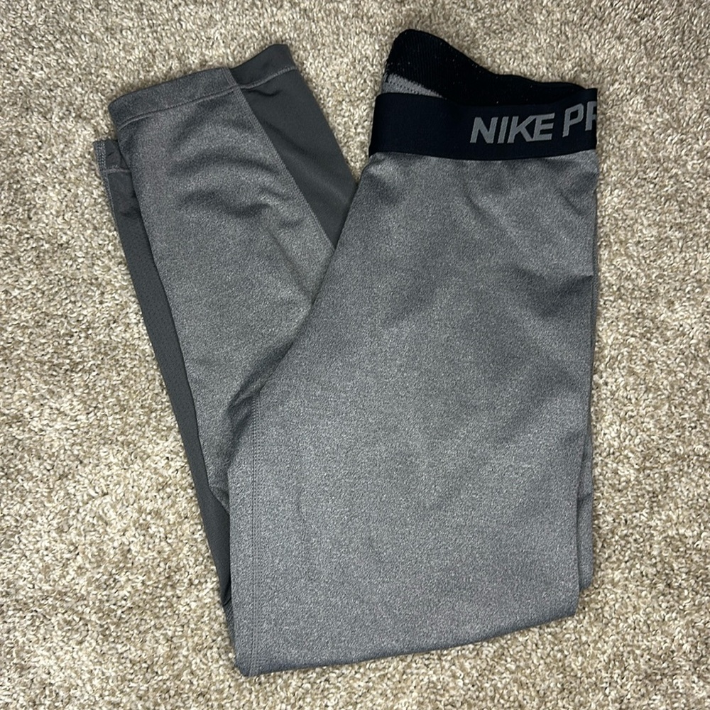 grey nike capri athletic leggings